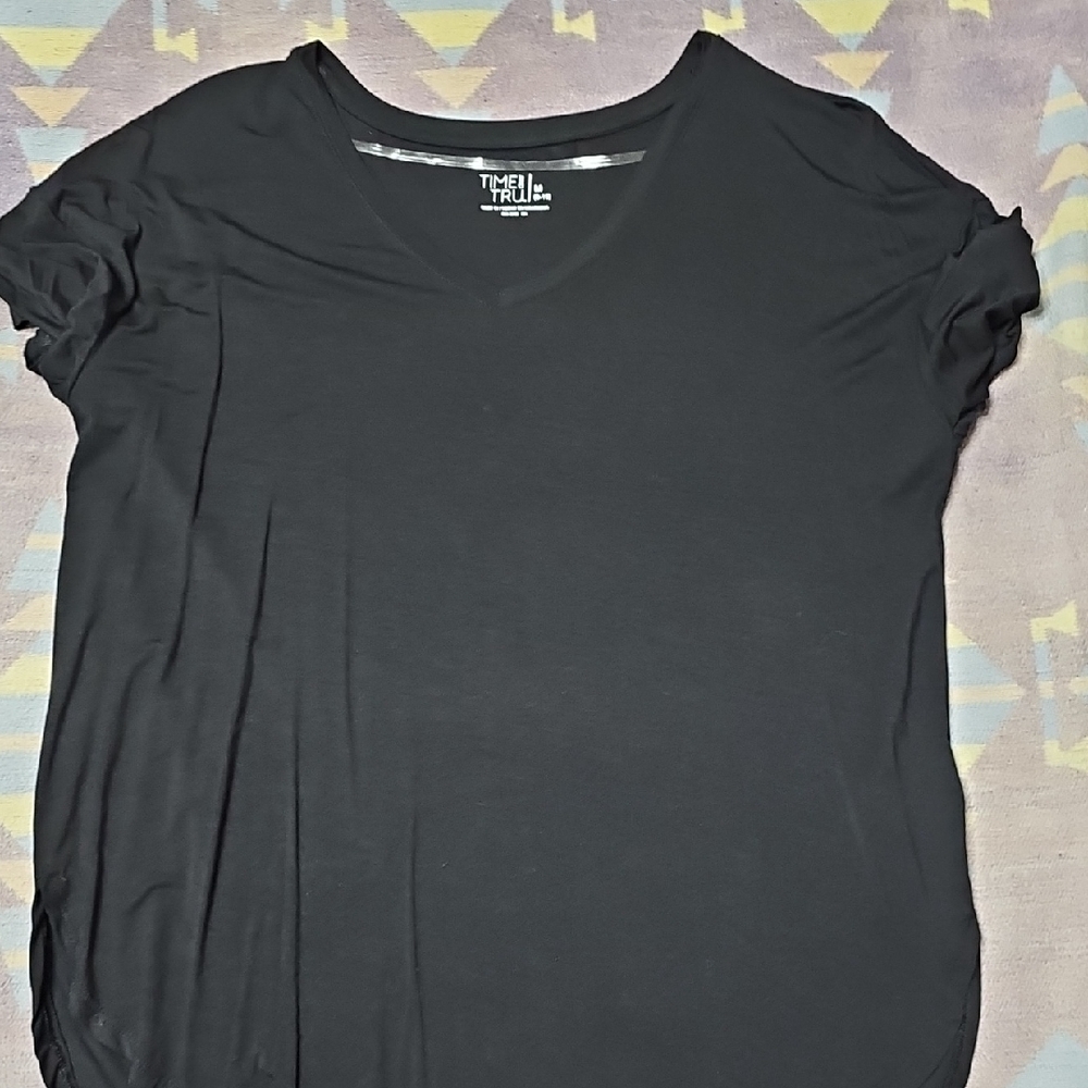 Time and Tru Black V-Neck Short Sleeve Tee HiLo Hem